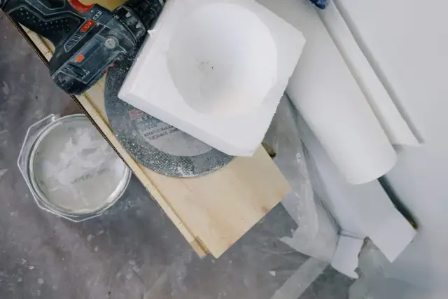 Malowanie styropianu: Czym i jak? Bezpieczne farby, bez topienia!