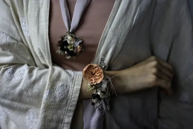 Ramiączka na ręce? Odkryj trend i stwórz własną ozdobę!