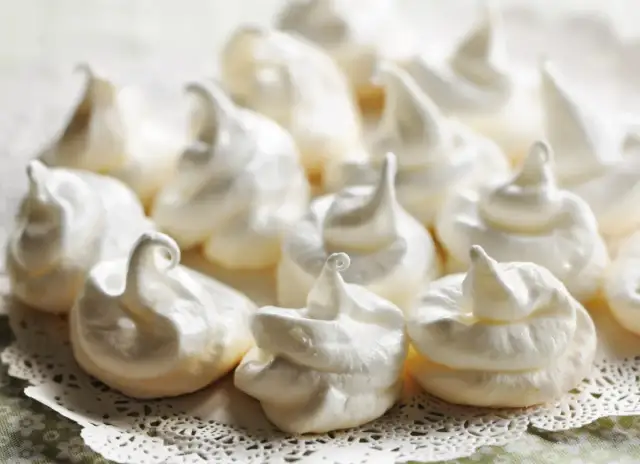 Jak przechowywać blaty bezowe, aby uniknąć ich zmiękczenia i psucia