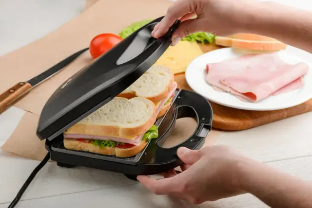 Jak wybrać niezawodny opiekacz do grzanek? Przewodnik zakupowy