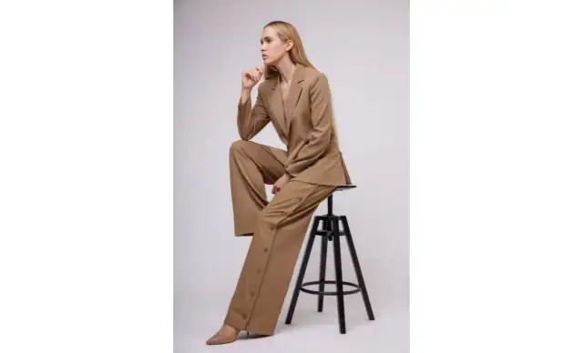 Jakie buty do szerokich spodni? Stylowe połączenia i porady