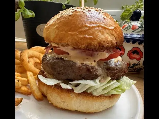 Jak zrobić idealnego burgera wołowego w domu? Prosty przepis