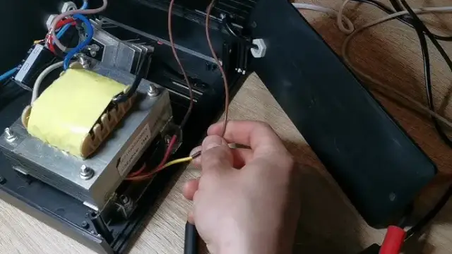 Jak zbudować prostownik? Czy DIY się opłaca? Pełny poradnik