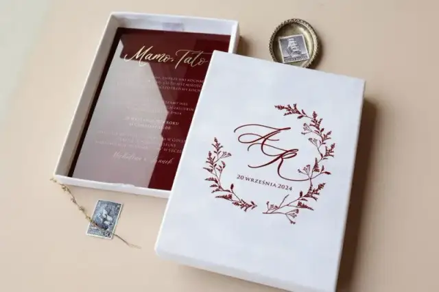 Zaproszenie rodziców na ślub: Jak stworzyć niezapomnianą pamiątkę?