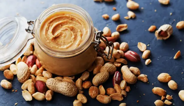 Czy masło orzechowe jest dietetyczne? Odkryj jego wpływ na wagę