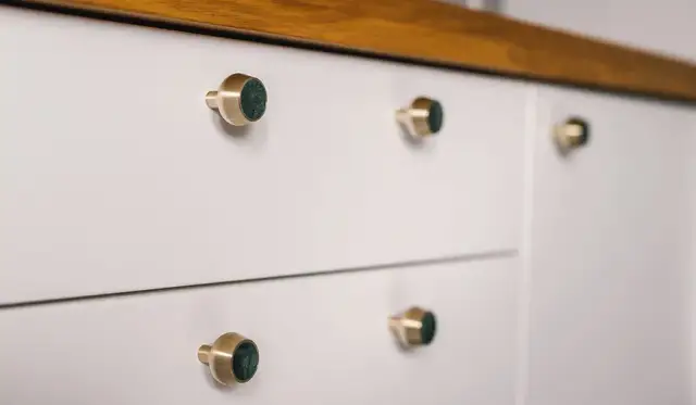 Jak zrobić uchwyty do mebli DIY? Praktyczny poradnik krok po kroku