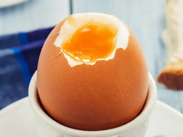 Idealne jajko na miękko z lodówki? Sprawdzone czasy i triki!