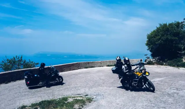 Chorwacja motocyklem: Najpiękniejsze trasy i praktyczne porady