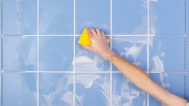 Czym zaimpregnować fugi, aby skutecznie chronić przed wilgocią?