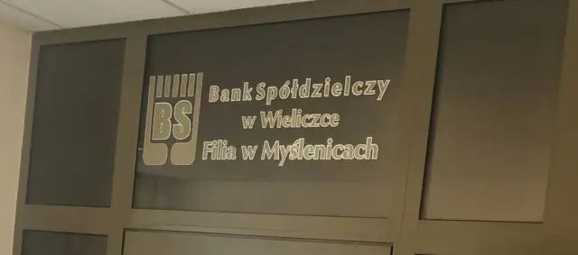 Jakie banki są w Myślenicach? Oddziały bankowe i ich lokalizacja