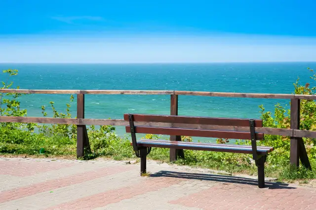 Jastrzębia Góra czy warto jechać? Odkryj ukryte skarby tego miejsca