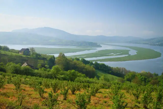 Gródek nad Dunajcem: Czy to góry? Odkryj Pogórze Rożnowskie i widoki