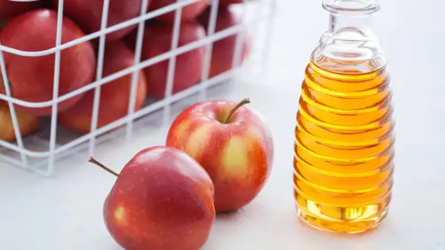 Apfelessig Haare: Glanz & gesunde Kopfhaut So geht's!