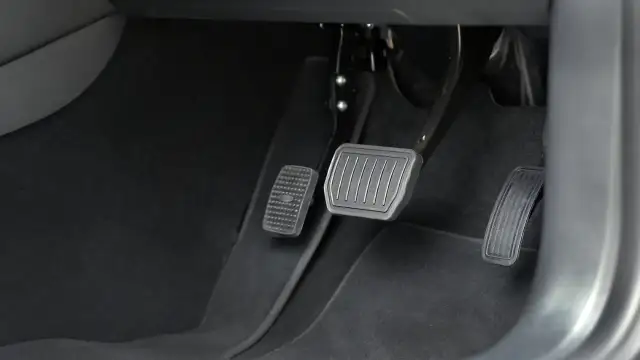 Gdzie jest sprzęgło w aucie? Lokalizacja pedału i mechanizmu