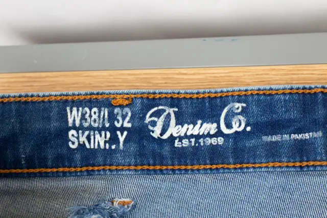 Jeansy Gap 1969: Rozszyfruj metkę i znajdź swój idealny krój