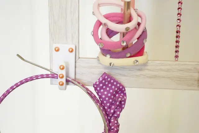 Jak uporządkować opaski do włosów? Proste sposoby DIY i gotowe rozwiązania