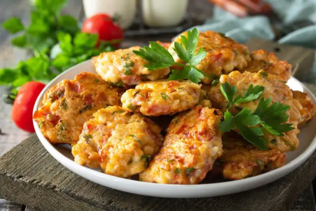 Pomysły na obiad z resztek pieczonego kurczaka, które zaskoczą smakiem