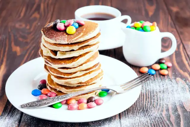 Amerykańskie naleśniki: Oto sekret ich niesamowitej puszystości