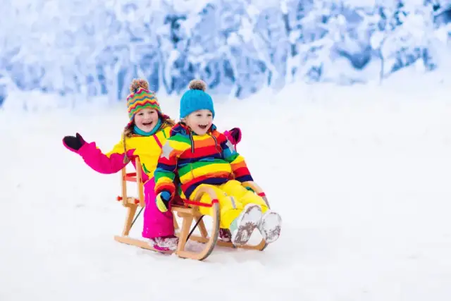 Gdzie zimą z małym dzieckiem? Odkryj najlepsze miejsca na rodzinny wyjazd