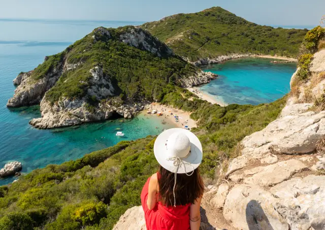 Grecja: Co zwiedzić? Odkryj wyspy i kontynent na wakacje