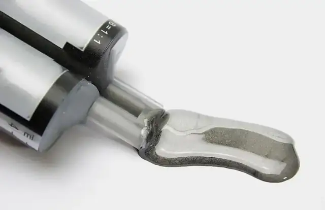 Czy można mieszać cement z klejem? Odkryj ryzyka i zalecenia