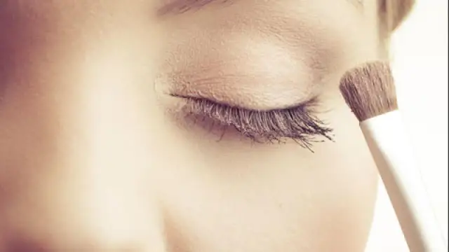 Business Make-up: Gepflegt & professionell im Job auftreten (Tipps)