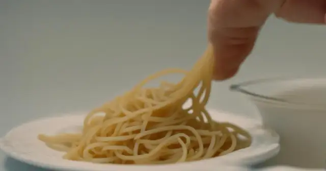 Ile gram makaronu spaghetti na osobę? Odkryj idealną porcję!