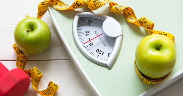 Jabłka dziennie: korzyści, wady i jak je jeść dla zdrowia