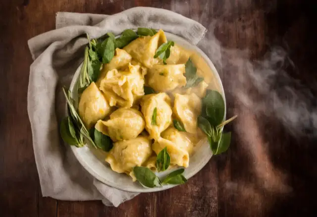 Jak długo gotować kluski śląskie? Idealny czas i triki!