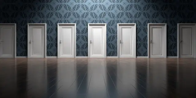 Co oznacza sen o zamykaniu drzwi na klucz - symbolika i znaczenie snu