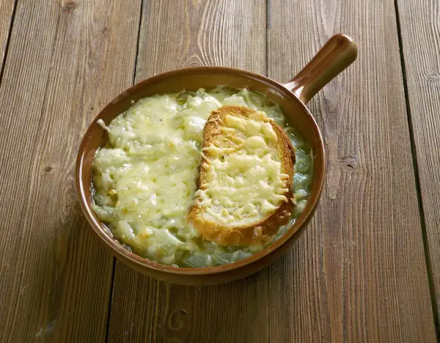 Sopa de Ceba: El Secreto Catalán para una Receta Inolvidable