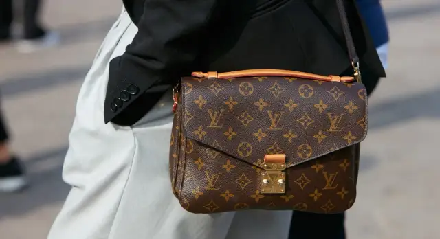 Czy torebki Louis Vuitton są ze skóry? Odkryj prawdę o materiałach
