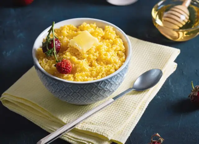 Czy kaszka kukurydziana tuczy? Sprawdź, co musisz wiedzieć o diecie