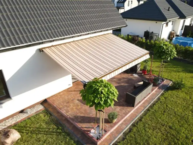 Markiza czy pergola? Porównanie, koszty i wybór idealnego zadaszenia