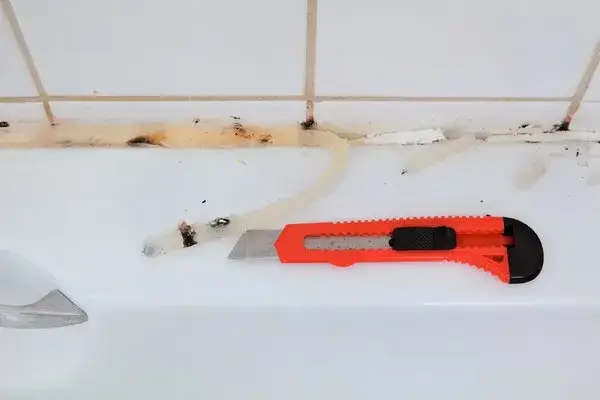 Jak kłaść silikon, czyli wszystko, co musisz wiedzieć o wykończeniówce