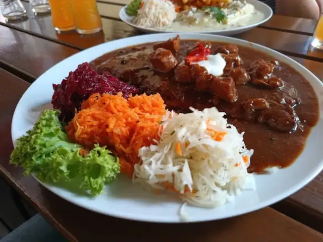 Ustka gdzie zjeść: najlepsze tanie miejsca na pyszne jedzenie