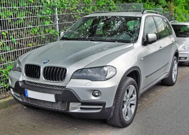 BMW X5 E70 pojemność baku – ile litrów naprawdę zmieści zbiornik?