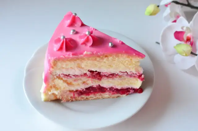 Jak zrobić frużelinę malinową do tortu - prosty przepis na sukces