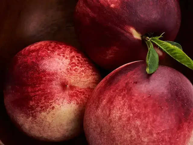 Kiedy jest sezon na nektarynki? Odkryj najlepszy czas na zakupy