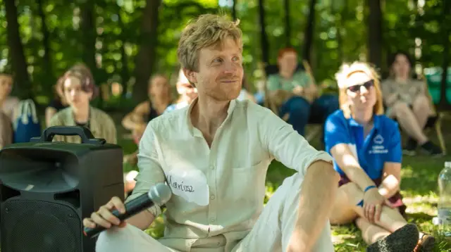 Czy do szkoły w chmurze przyjmują każdego? Oto kluczowe informacje