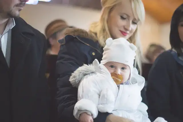 W co ubrać dziecko do chrztu: Kompletny poradnik dla rodziców