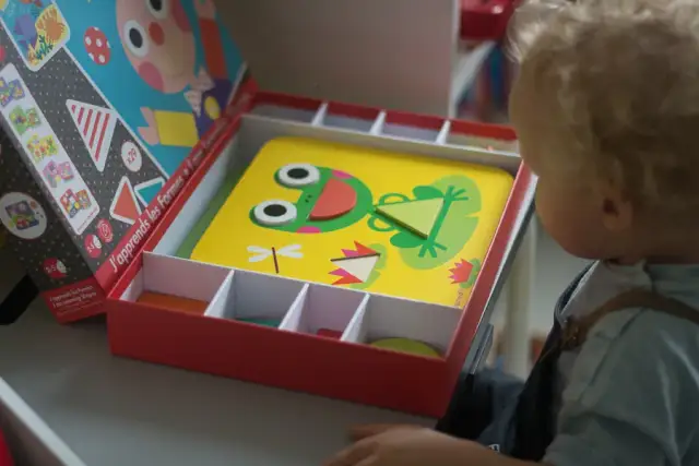 Najlepsze pomysły na prezent dla 2 latka, które rozweselą malucha