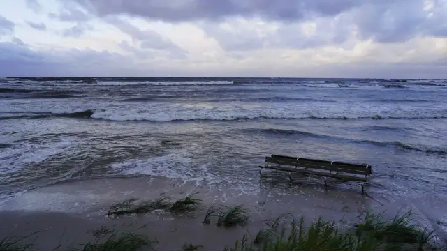 Jaka woda jest w Bałtyku? Poznaj jej unikalne cechy i zagrożenia