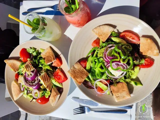 Kulinarny Pafos: Gdzie zjeść? Najlepsze tawerny, widoki i tanie jedzenie