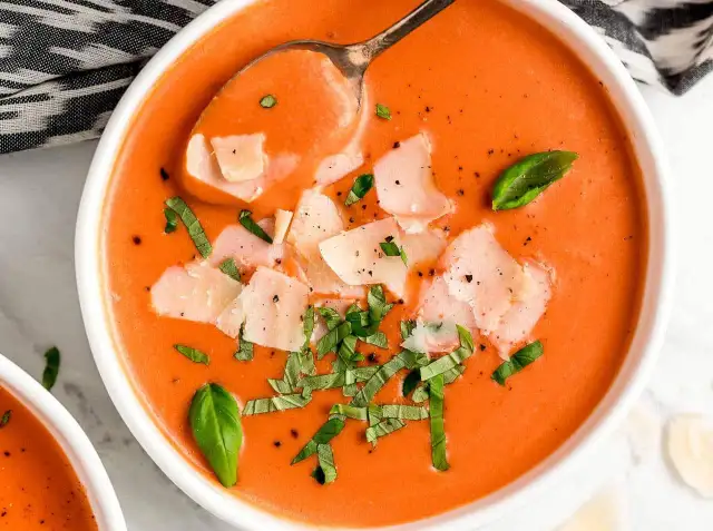 Jak zrobić idealną zupę pomidorową? Przepis i triki mistrzów
