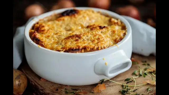 Jak zrobić zupę cebulową, aby zachwycić smakiem i aromatem