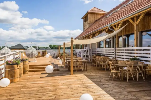 Gdzie zjeść przy Stawach Milickich? Najlepsze lokalne restauracje