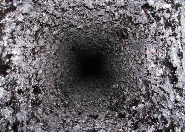 Jak usunąć zapach sadzy z komina - skuteczne metody i porady