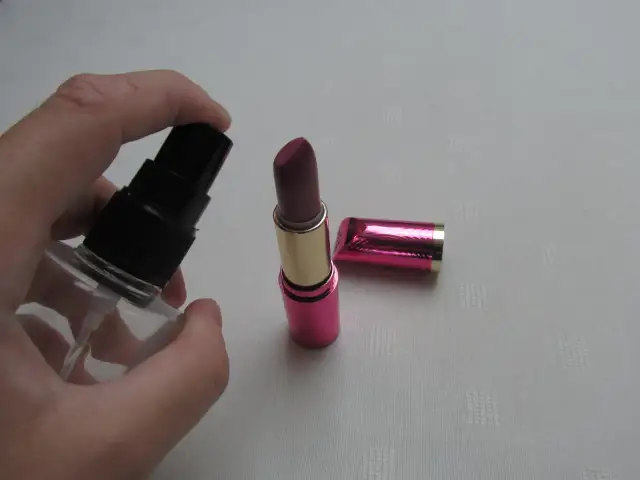 Czym dezynfekować kosmetyki, aby uniknąć bakterii i wirusów?