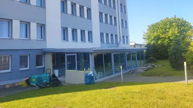 Co to jest patio w hotelu i jak wpływa na komfort gości?